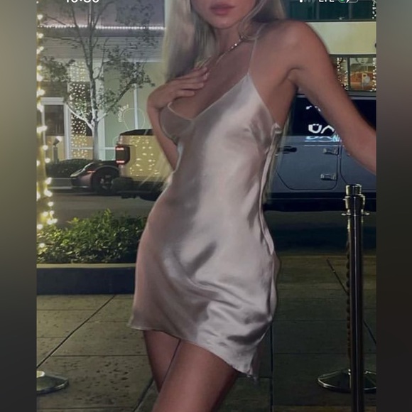 Dress - Picture 3 of 5